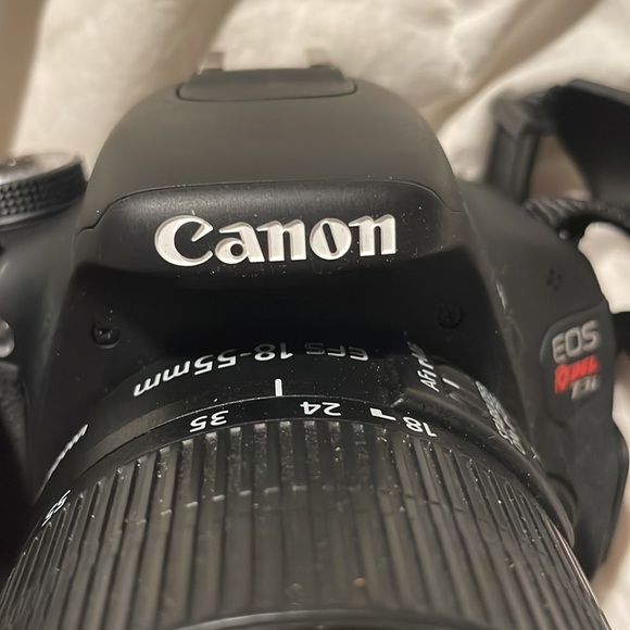 Canon EOS Rebel T3i - Picture 3 of 6